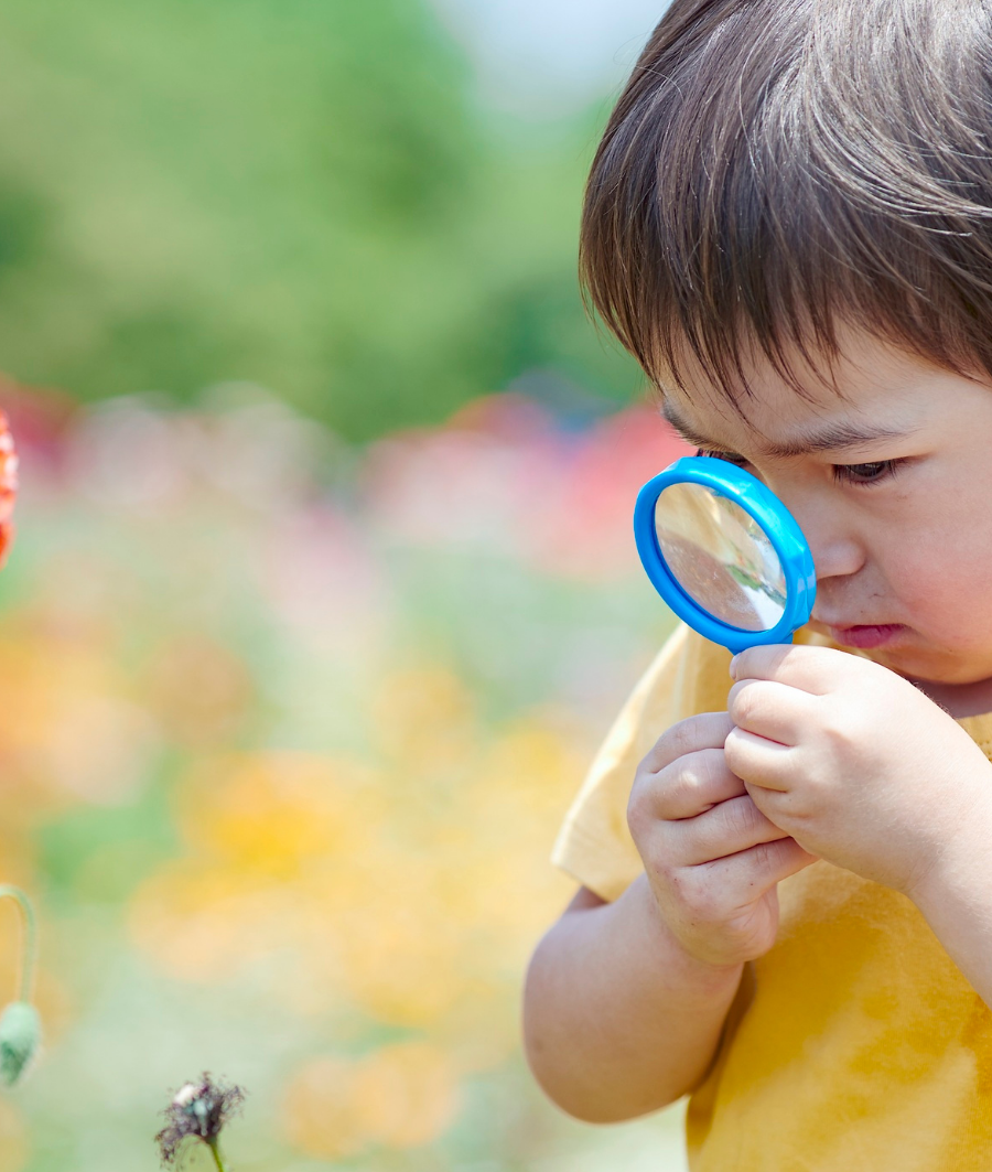 Parent et enfant partageant un moment de connexion
